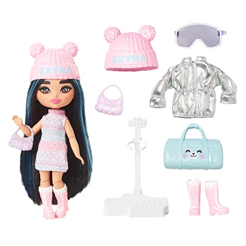 Barbie Extra Fly Mini, Muñeca pequeña con temática de viajes y ropa de invierno y accesorios, juguete +3 años (Mattel HPB20)
