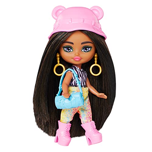 Barbie Extra Fly Mini, Muñeca pequeña con temática de viajes y ropa de safari, conjunto con estampado animal y accesorios para crear estilismos, juguete +3 años (Mattel HPT57)