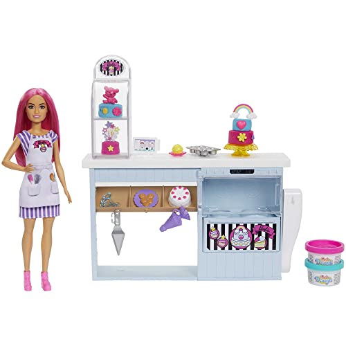 Barbie y su Pastelería Muñeca pelo fantasía con tienda, juego de plastilina y accesorios de juguete, regalo para niñas y niños +3 años (Mattel HGB73)