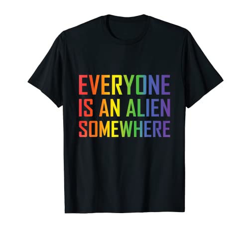 Everyone is an Alien Somewhere Cool Alien Camiseta